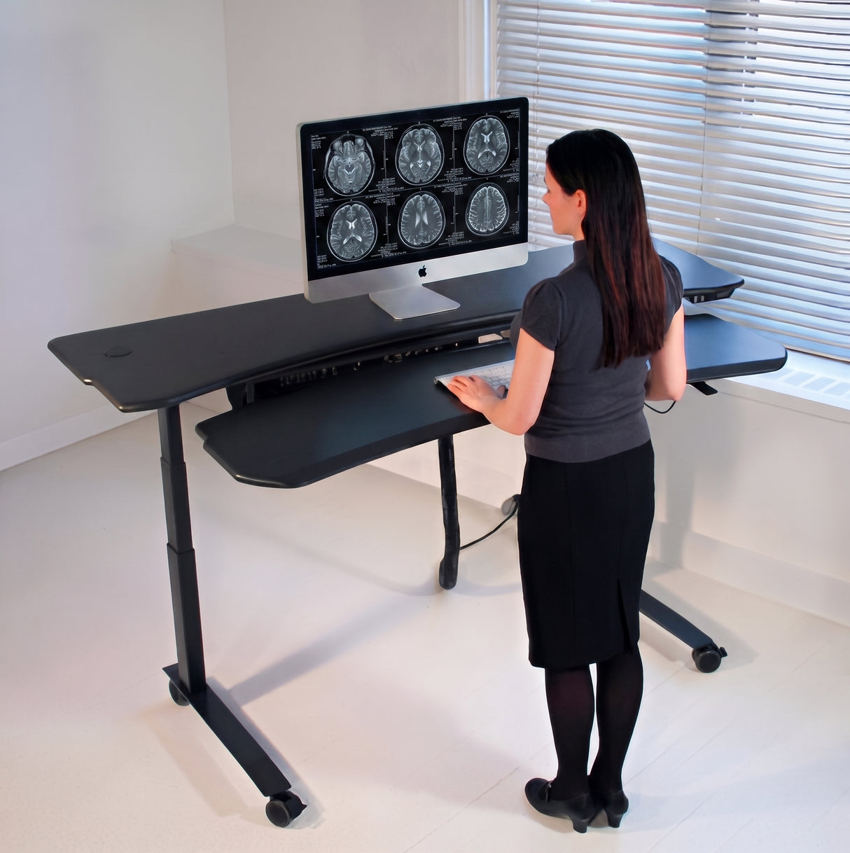 Flexo Straight - Dual Surface, 2 Leg Sit-Stand Workstation